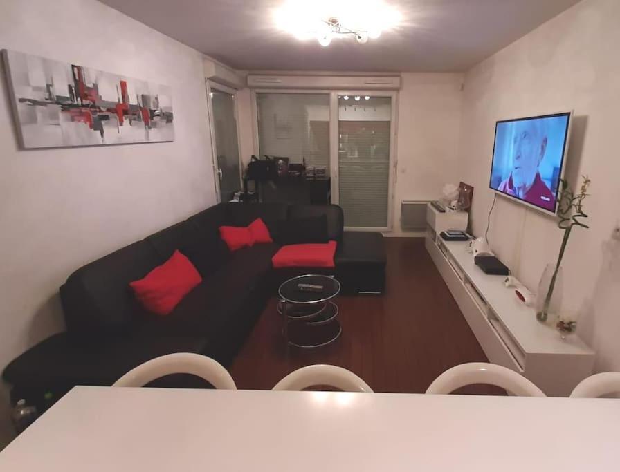 Joli Appartement Avec Jardin Et 2 Parkings Prives Argenteuil Exterior foto